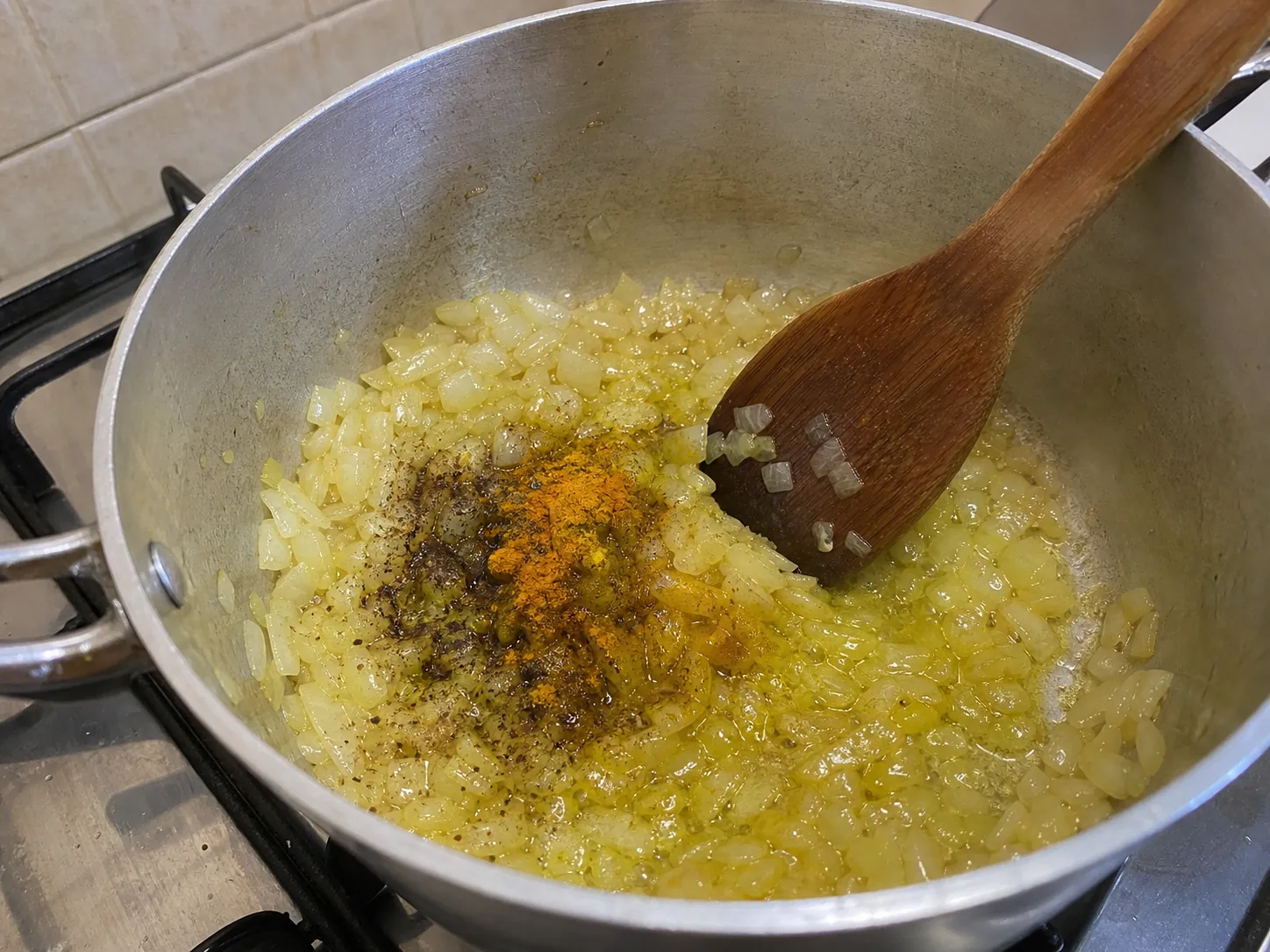 پیاز را پایه عطر خورش کنید