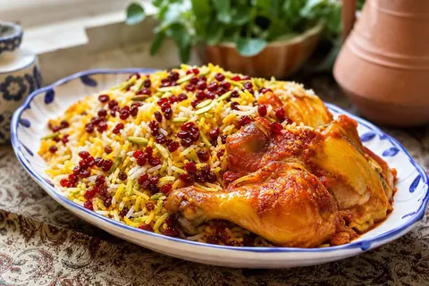 زرشک‌پلو با مرغ مجلسی و کم‌چرب‌تر