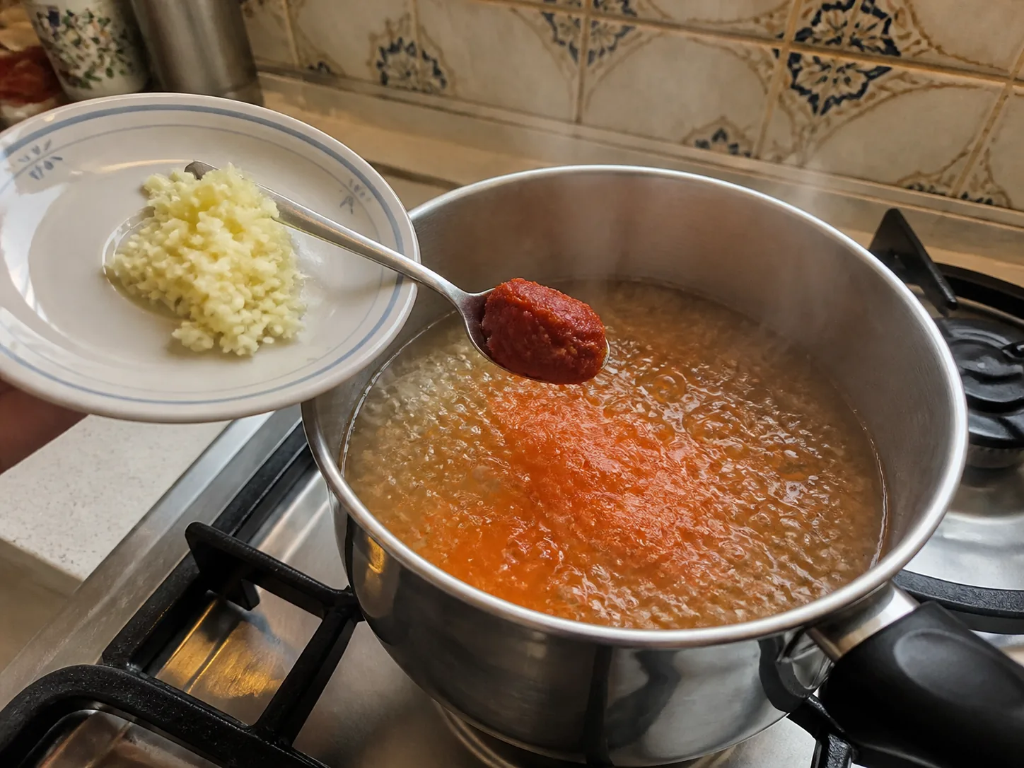 سیر و رب را اضافه کنید