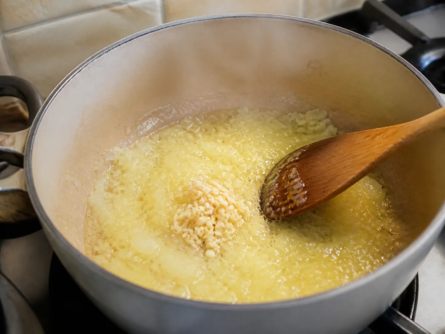 پیاز و سیر را تفت بدهید